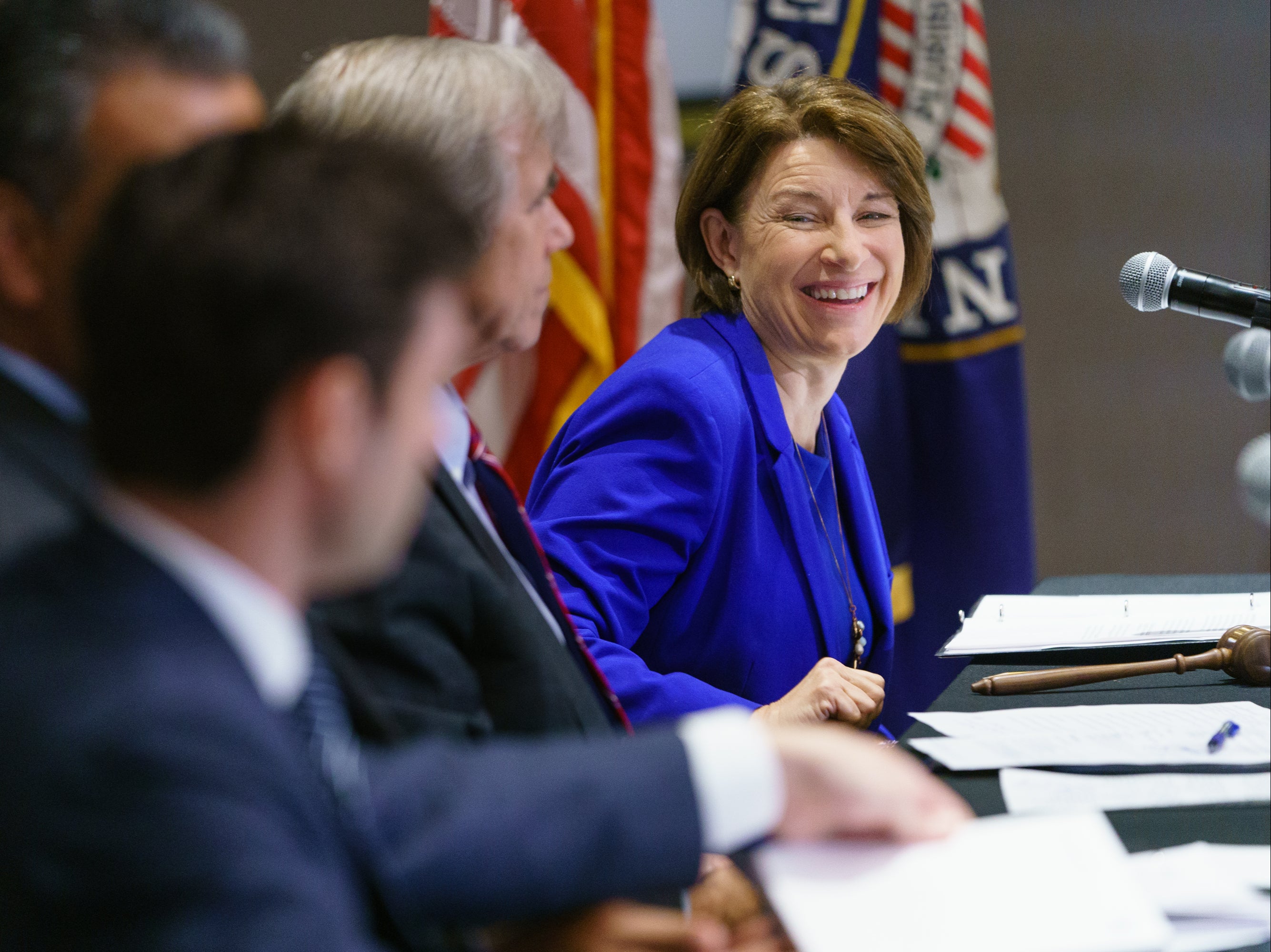 La senadora estadounidense Amy Klobuchar cuenta que fue diagnosticada con cáncer de mama