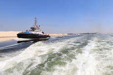 Canal de Suez bloqueado nuevamente después de que un barco encallara