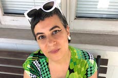 Un gato alegra la vida de sus vecinos durante la pandemia