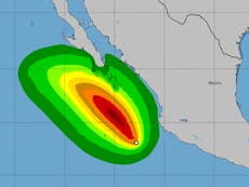 Usuarios comparten impactantes imágenes de la llegada del huracán Olaf a costas de Baja California Sur