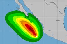 Usuarios comparten impactantes imágenes de la llegada del huracán Olaf a costas de Baja California Sur