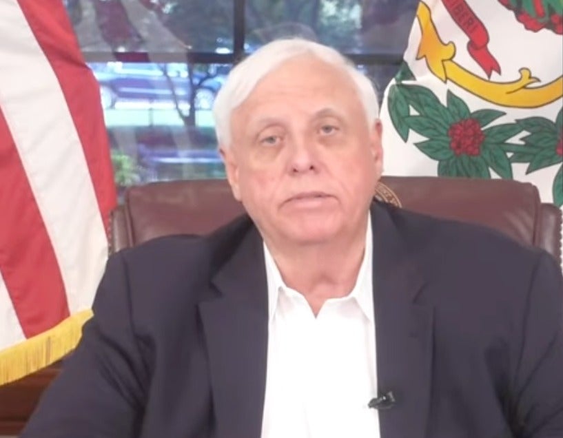 Virginia Occidental tiene un número récord de pacientes con COVID con respiradores, dice el gobernador