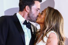 “Larga vida a Bennifer”: fans reaccionan al ver en la alfombra roja a Jennifer Lopez y Ben Affleck