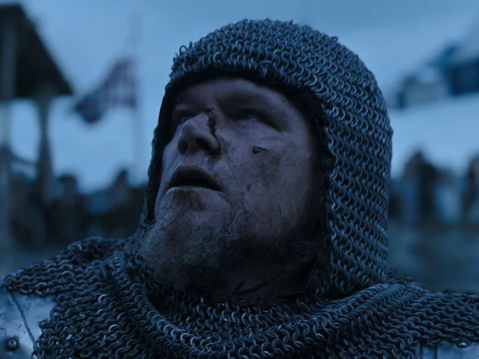 Nueva película de Matt Damon divide a críticos: “Como Game of Thrones con un toque de Monty Python”