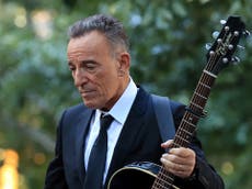 Aniversario del 11 de septiembre: Bruce Springsteen hace llorar a espectadores con actuación “emotiva” en servicio conmemorativo