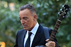 Aniversario del 11 de septiembre: Bruce Springsteen hace llorar a espectadores con actuación “emotiva” en servicio conmemorativo