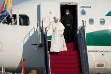 Papa Francisco llega a Hungría en una visita abreviada 