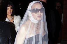 Madonna sorprende en los VMAs 2021 con pieza de diseñador mexicano