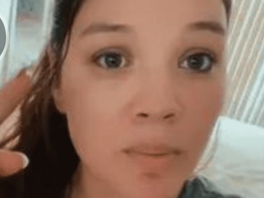 Madre en TikTok se enfrenta a reacciones tras hacer correr a su hijo de 5 años bajo calor de 40 grados