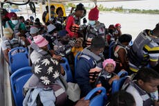 Niños migrantes zarpan de Colombia para enfrentar el Darién