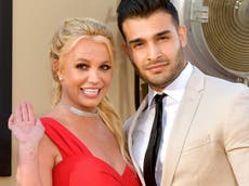 Britney Spears bromea que su prometido Sam Asghari “estaba muy atrasado” para su compromiso