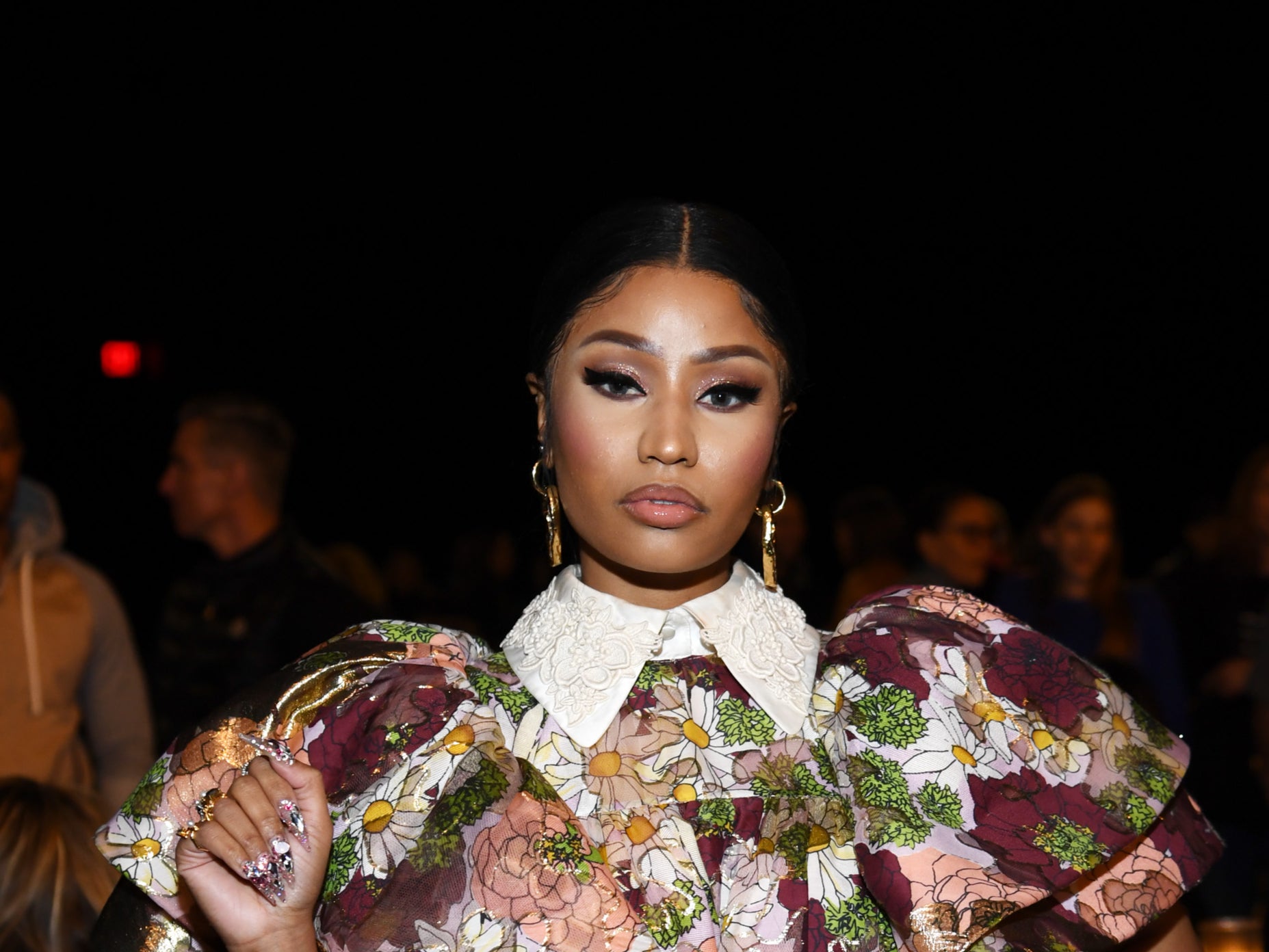 Nicki Minaj ataca con enojo a periodistas y publica sus datos personales en línea en medio de controversia por vacuna