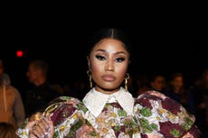 Nicki Minaj ataca con enojo a periodistas y publica sus datos personales en línea en medio de controversia por vacuna