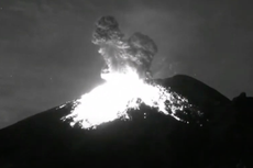 Volcán Popocatépetl se suma al Grito de Independencia con nueva explosión