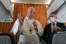 El papa fustiga a escépticos de las vacunas COVID-19