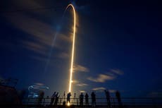 Tom Cruise da un vistazo a vuelo privado de SpaceX