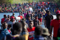“No es mejor que Trump”: Haitianos deportados critican a Biden