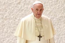 Papa exhorta a obispos a escuchar a las víctimas de abusos