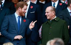 Príncipe Harry dice que su abuelo, el príncipe Philip, era buen escucha: “nunca escudriñaba”