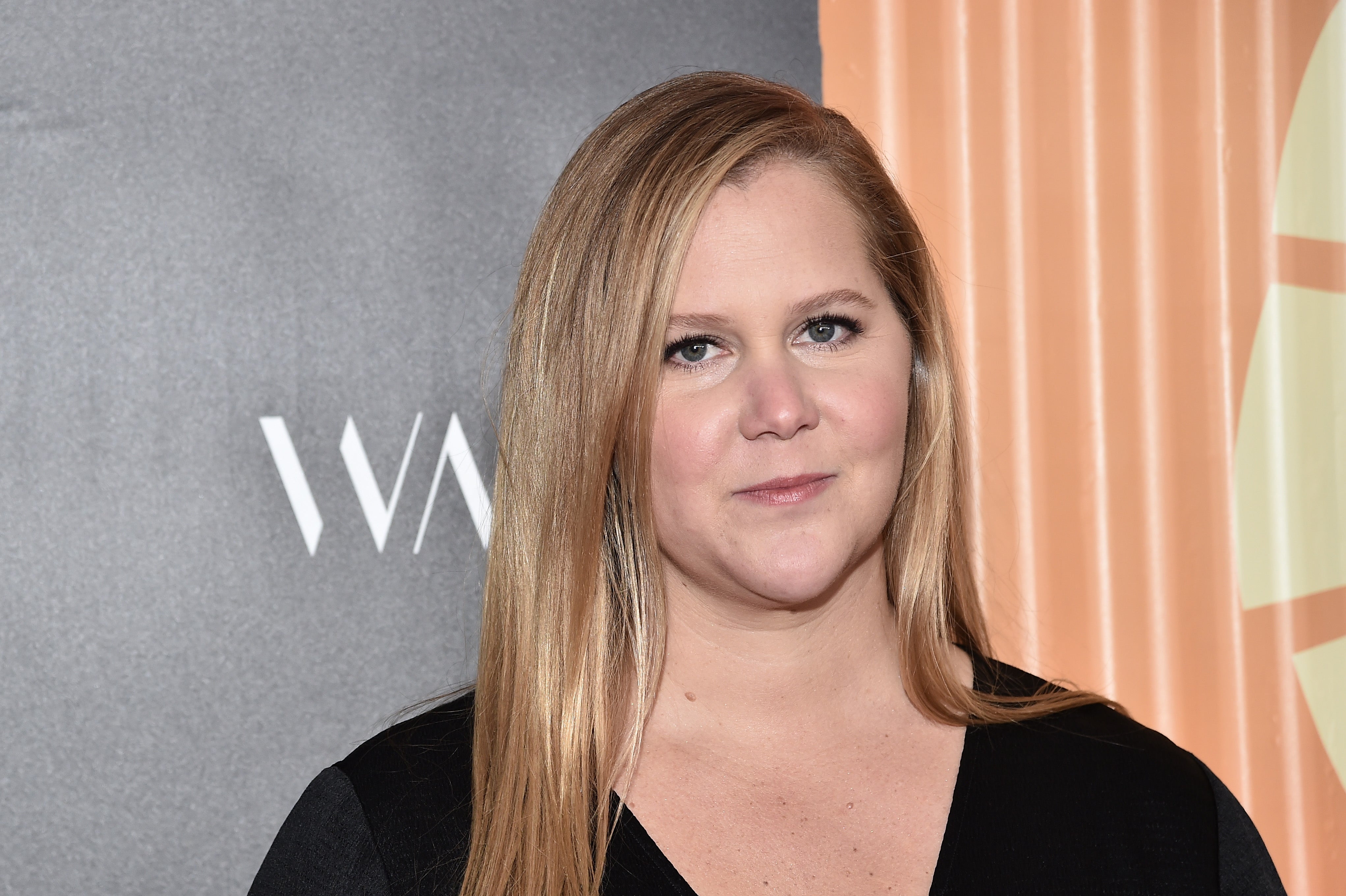 Amy Schumer revela que se sometió a una cirugía para extirpar el apéndice y el útero debido a la endometriosis