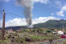Hace erupción volcán en la isla de La Palma, en España