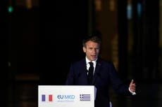 Macron hablará con Biden en medio de crisis por submarinos