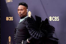 Emmy: Mj Rodríguez viste verde azulado, Porter alas negras