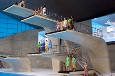 Vaqueras grunge y vestidos espumosos protagonizan la Semana de la Moda de Londres