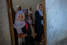 Niños afganos faltan a la escuela para mostrar solidaridad con las niñas