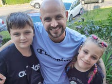 Derbyshire: Padre asegura estar “roto en millones de pedazos” tras asesinato de sus dos hijos 