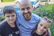 Derbyshire: Padre asegura estar “roto en millones de pedazos” tras asesinato de sus dos hijos