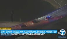 California: Conductora borracha de Tesla es arrestada tras encender piloto automático y desmayarse en el carro