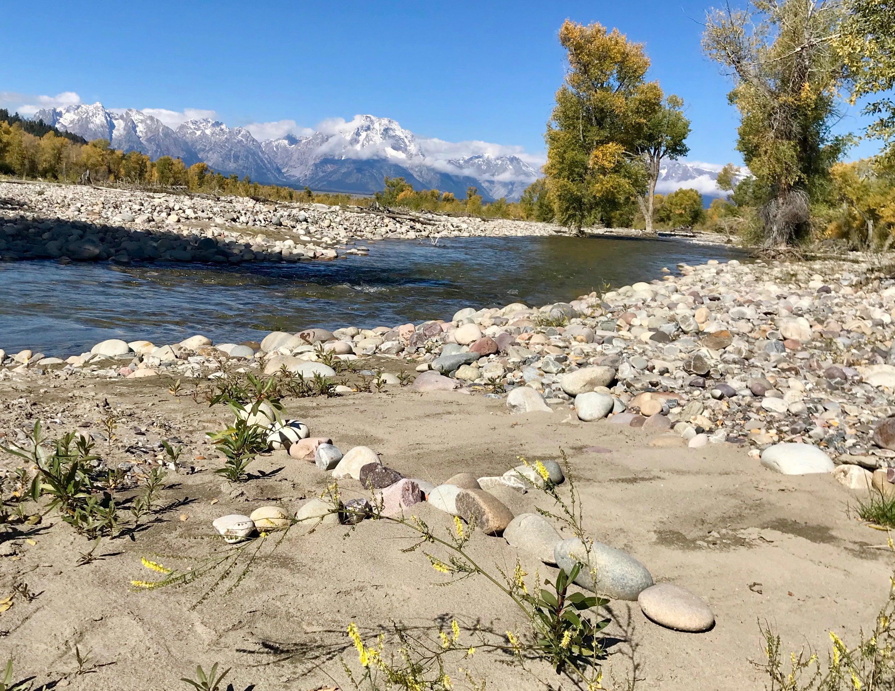 Gabby Petito: el misterio sobre la cruz hallada en el lecho del río cerca de donde se recuperaron los restos