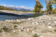 Gabby Petito: el misterio sobre la cruz hallada en el lecho del río cerca de donde se recuperaron los restos