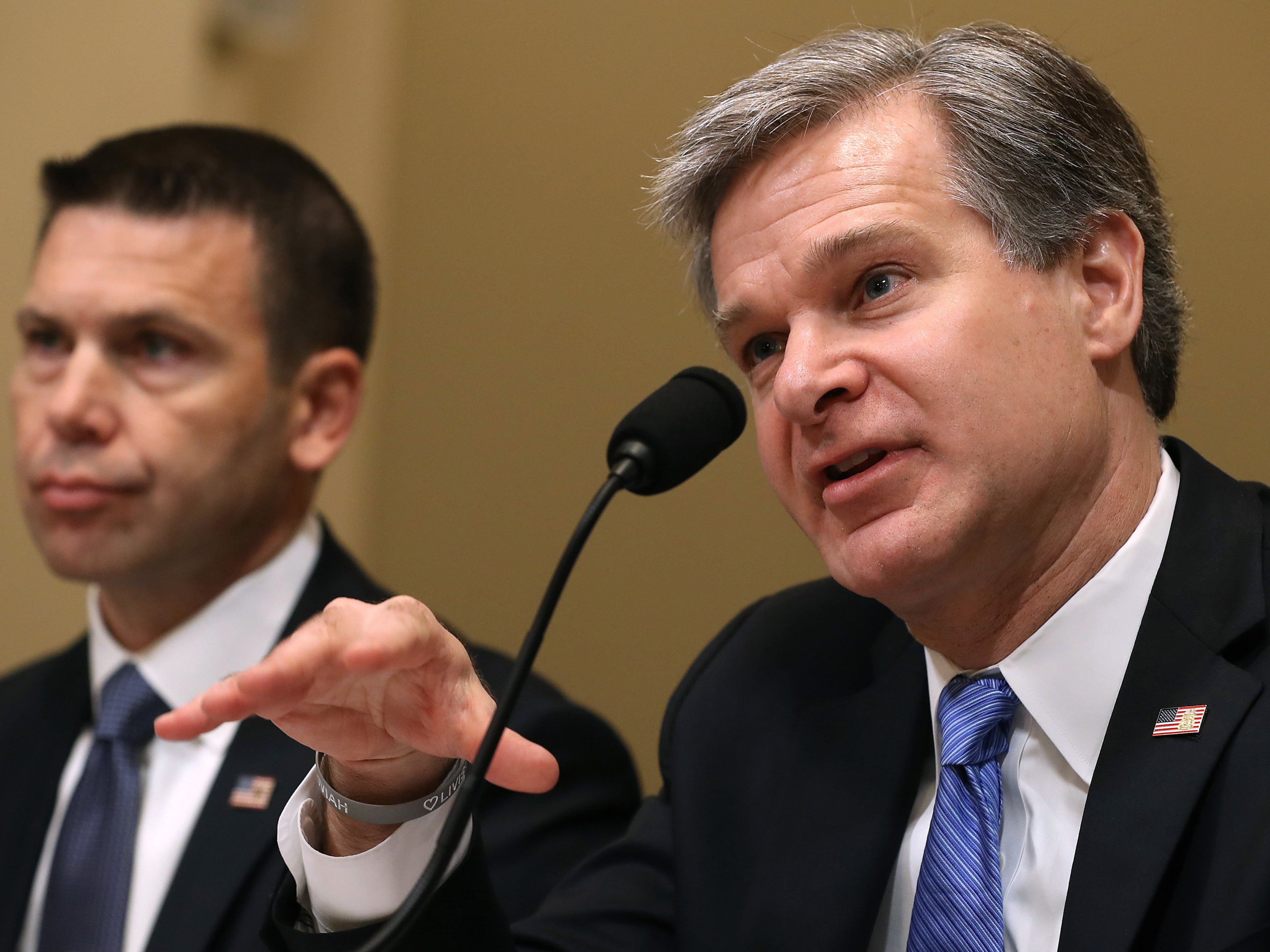 Investigaciones de terrorismo doméstico se han “multiplicado” en EE.UU. el último año, según el jefe del FBI