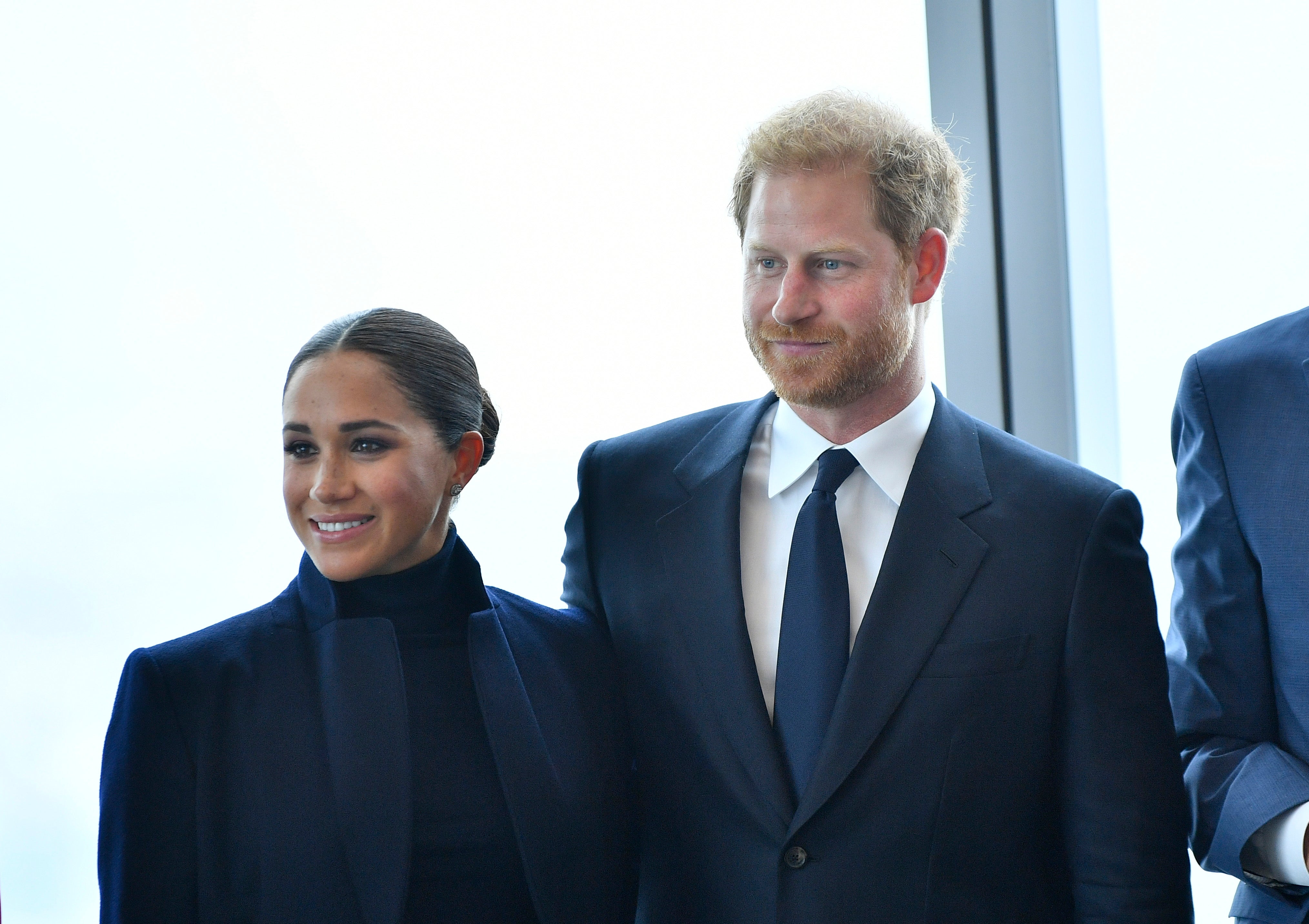 Príncipe Harry y Meghan visitan el observatorio mundial de Nueva York para un evento de vacunas