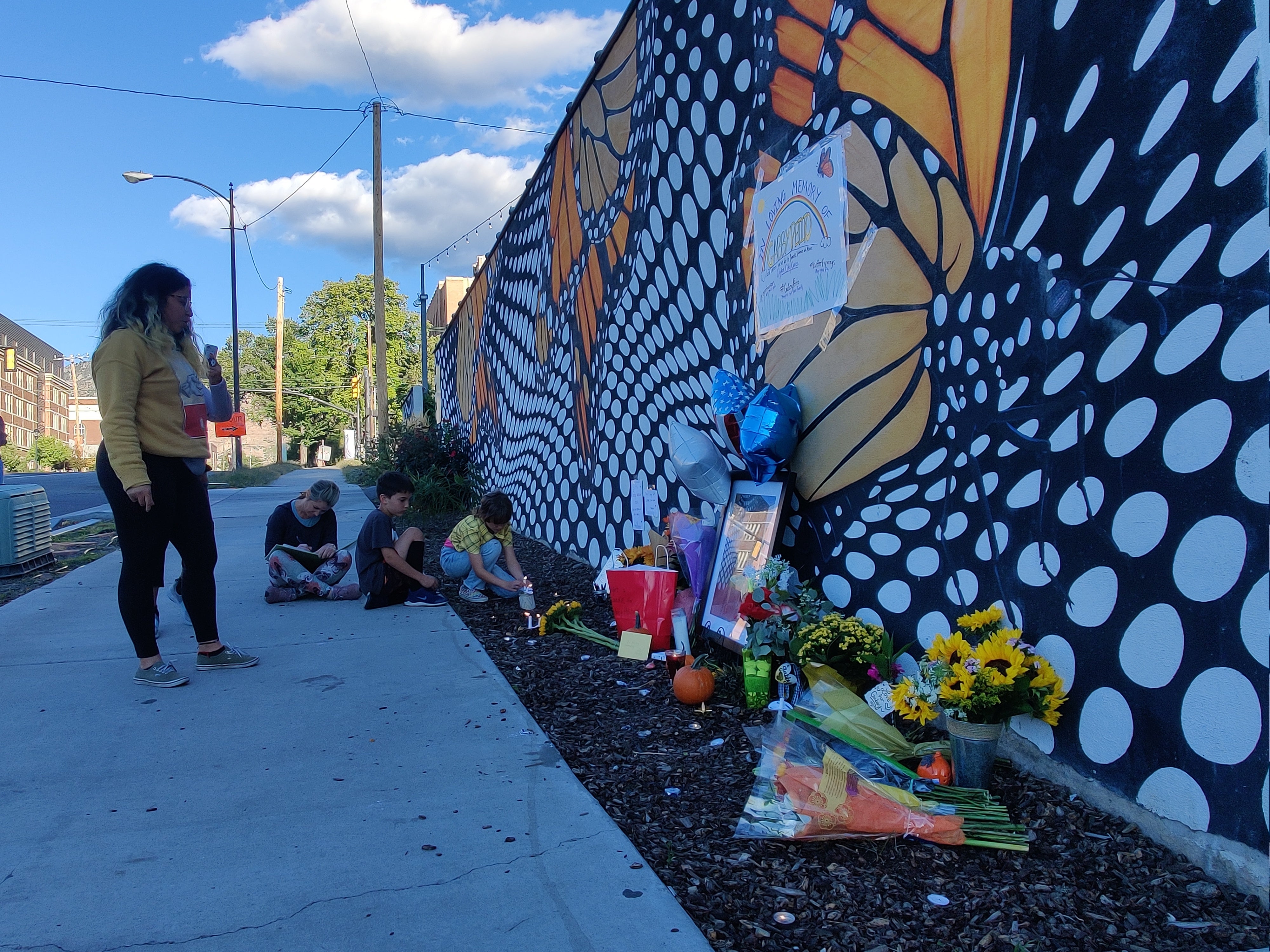 Gabby Petito: Habitantes de Utah crean un monumento para recordar a la YouTuber