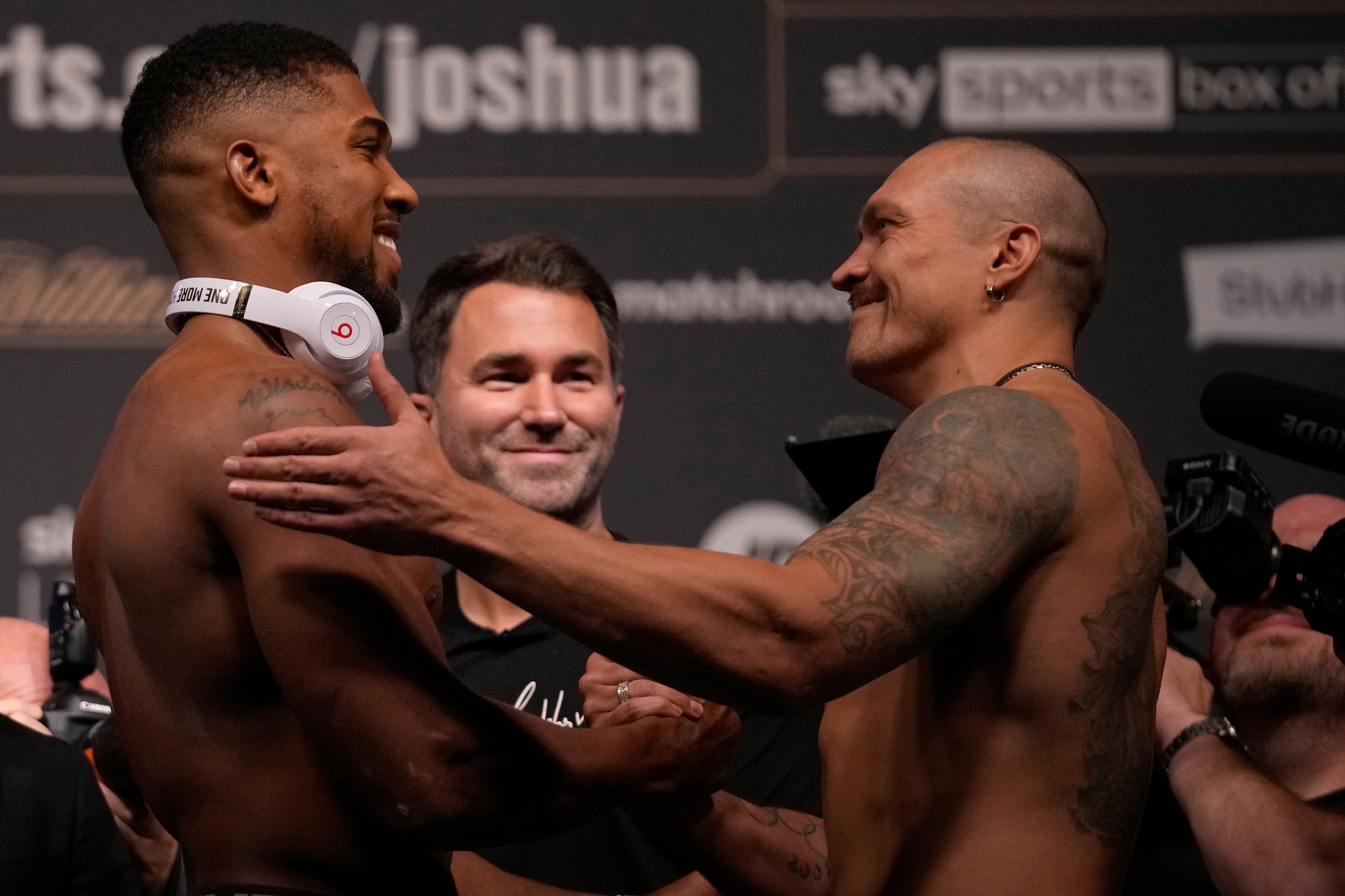 Joshua, mucho más pesado que Usyk previo a pelea por títulos