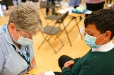 Reino Unido: director denuncia a la policía acoso de activistas antivacunas en su escuela