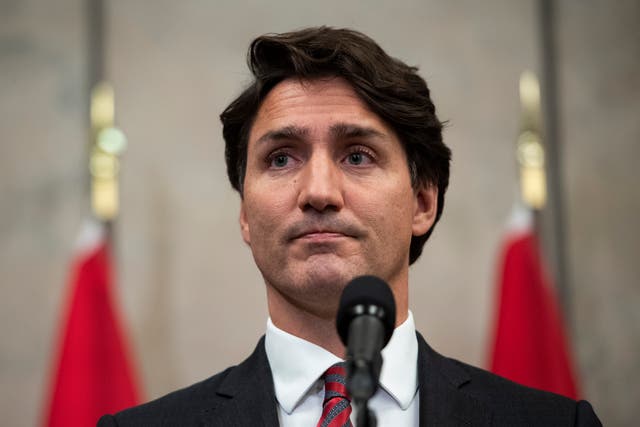 <p>Guibeault antes de ser elegido para el parlamento incluyó una década en Greenpeace Canadá, con siete años dedicado a dirigir la oficina del grupo en Quebec.</p>