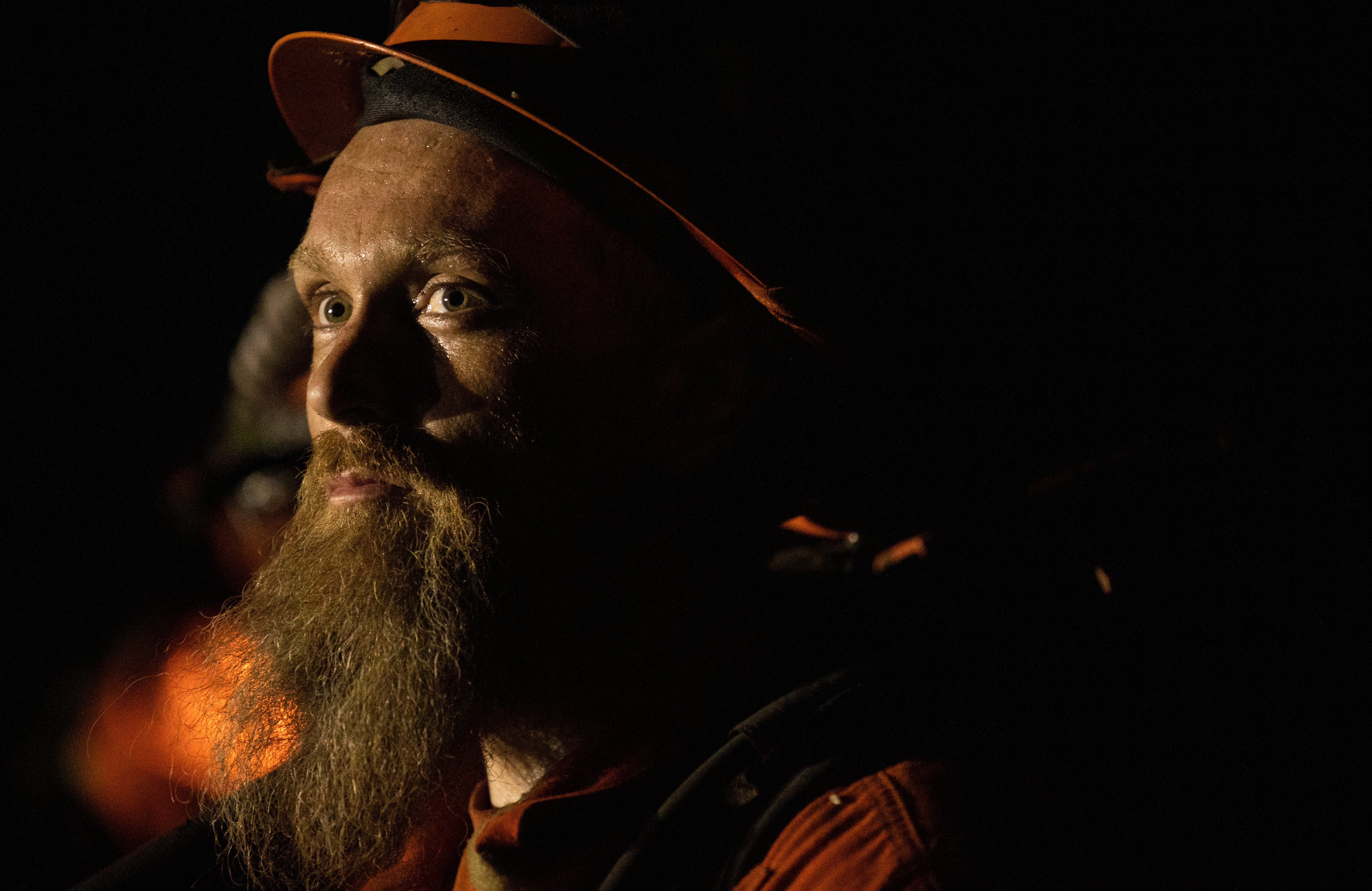 Evalúan daños de incendio forestal en norte de California