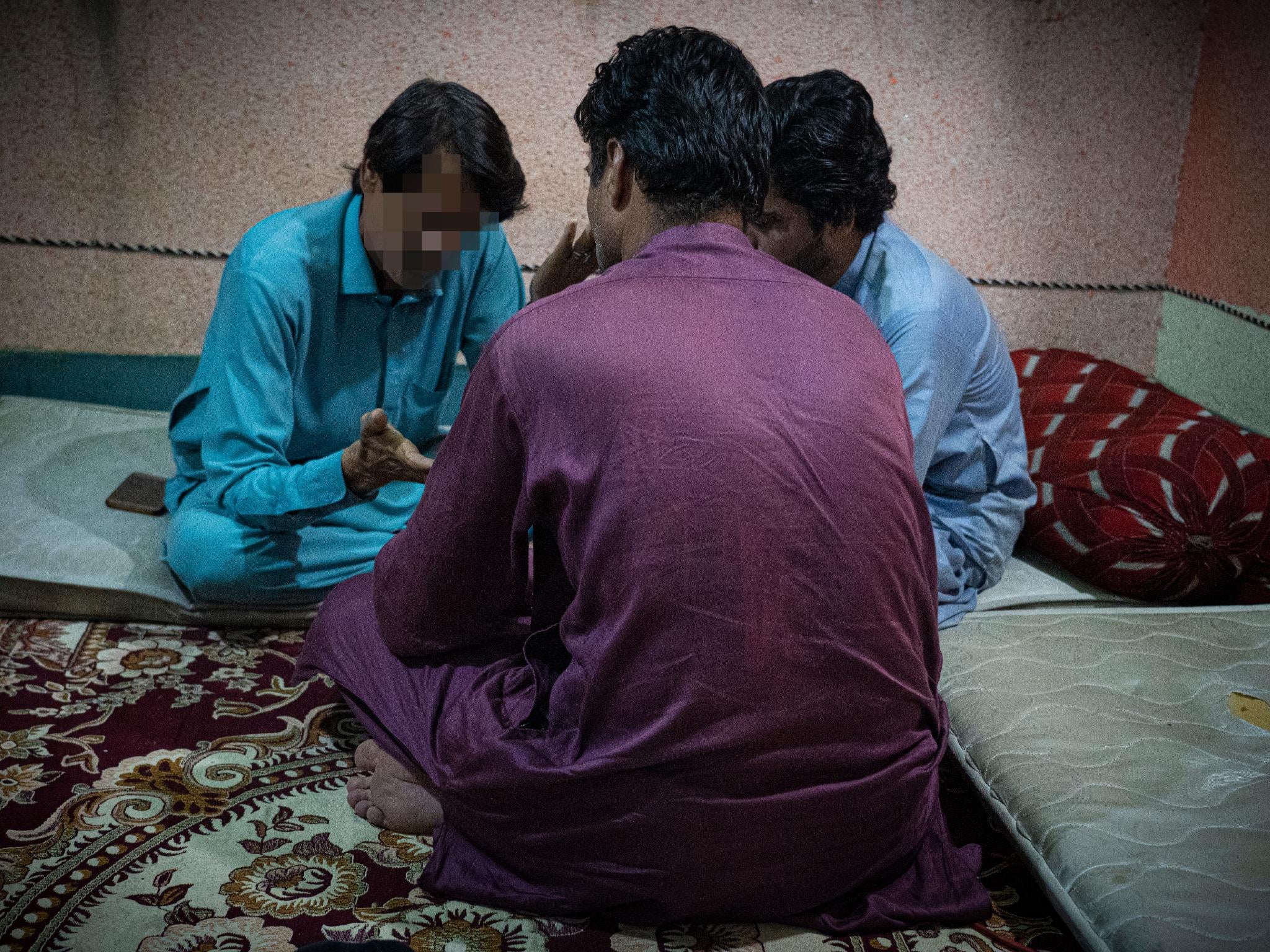 “Ahora se odia a los artistas”: Las desgarradoras historias de los músicos afganos que huyen del Talibán