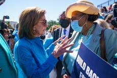 Pelosi dice que demócratas aprobarán ley de infraestructura