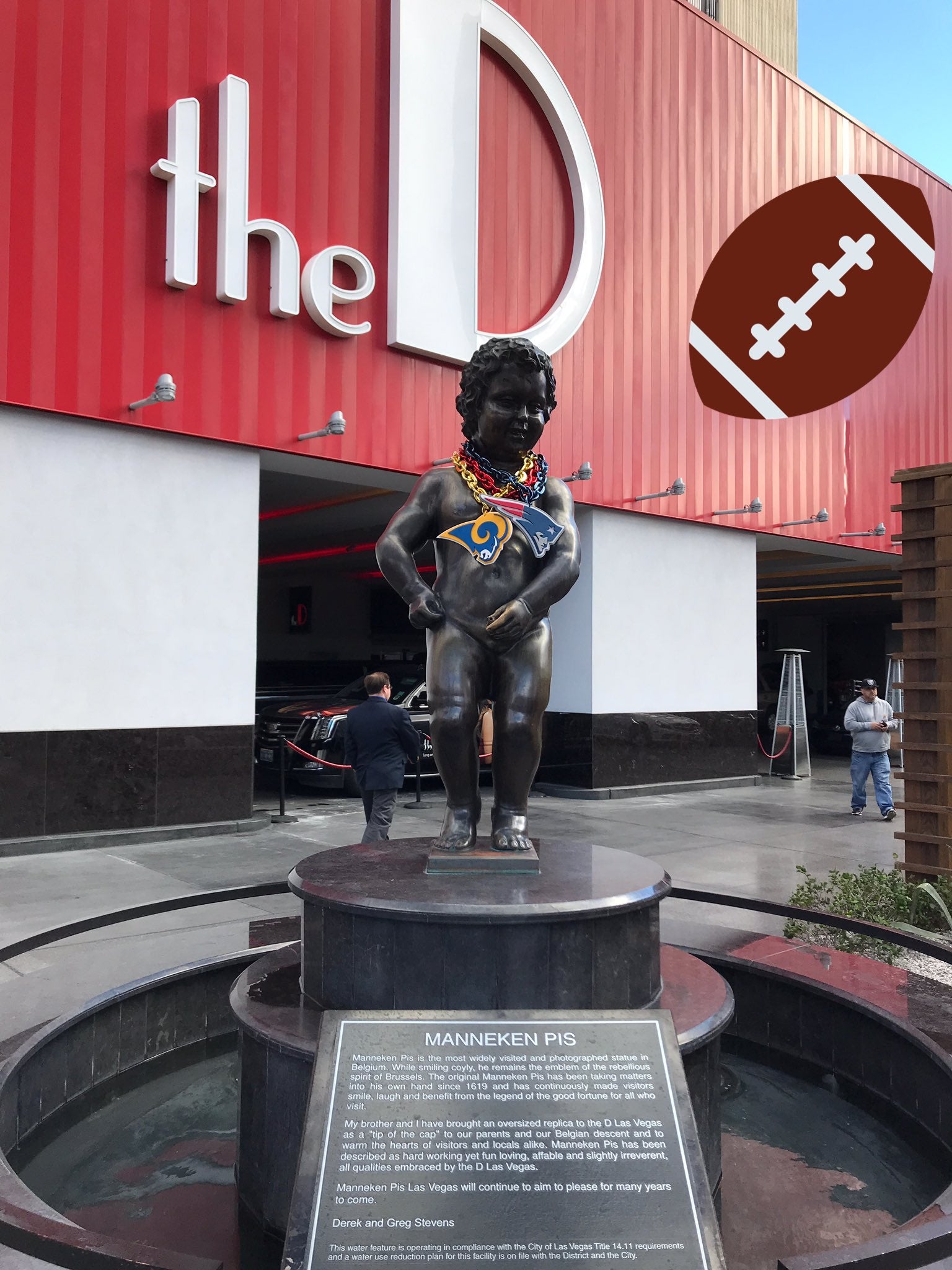 Estatua de niño orinando se convirtió en una oportunidad de foto en Las Vegas. Luego juerguistas la derribaron