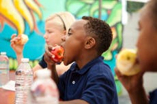 Niños que comen más frutas y verduras tienen una mejor salud mental, revela nuevo estudio