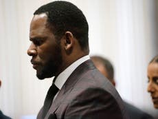 R Kelly condenado por crimen organizado por un jurado federal en un juicio por tráfico sexual