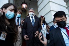 De repente, AOC y “The Squad” son aliados de Biden, y los moderados les estorban