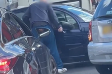 Crisis de combustible: Conductor saca un cuchillo en una confrontación con otro automovilista cerca de Londres