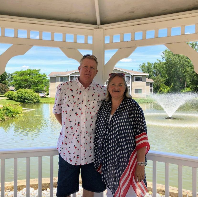 Pareja de Michigan totalmente vacunados mueren de COVID tomados de la mano, con un minuto de diferencia