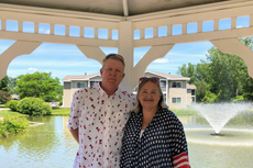 Pareja de Michigan totalmente vacunados mueren de COVID tomados de la mano, con un minuto de diferencia